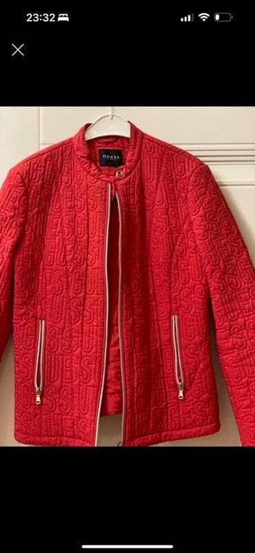 Qadınlar üçün Guess markalı qırmızı kurtka - Rəng: parlaq qırmızı - lalafo.az -da Qadınlar üçün Guess markalı qırmızı kurtka - Rəng: parlaq qırmızı -