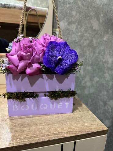 Lavanda rəngli taxta səbətdə çiçək.Yeni gəlib qoxusu lalafo.az -da Lavanda rəngli taxta səbətdə çiçək.Yeni gəlib qoxusu