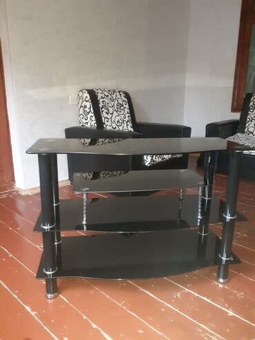 İşlənmiş, Düz TV altlığı, Polkalı, Şüşəli lalafo.az -da İşlənmiş, Düz TV altlığı, Polkalı, Şüşəli