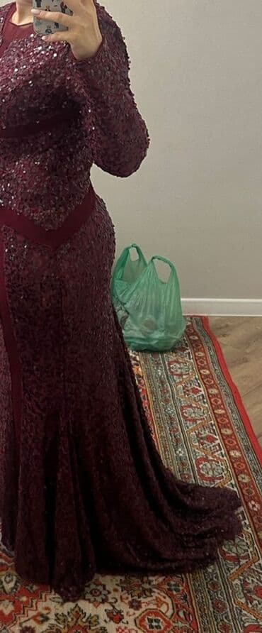 Bordo rəngli uzun axşam/libas - Model: bədənə oturan, alt hissədə lalafo.az -da Bordo rəngli uzun axşam/libas - Model: bədənə oturan, alt hissədə