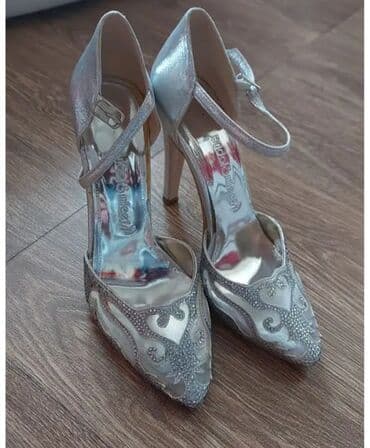 Tuflilər, Elle, Ölçü: 34.5, rəng - Gümüşü, İşlənmiş lalafo.az -da Tuflilər, Elle, Ölçü: 34.5, rəng - Gümüşü, İşlənmiş