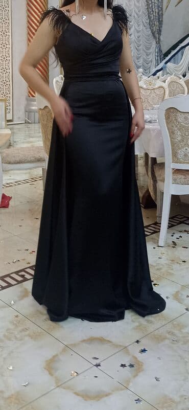 300azn a alinib.bir defe geyilib 150azn a satilir 40beden endirim lalafo.az -da 300azn a alinib.bir defe geyilib 150azn a satilir 40beden endirim