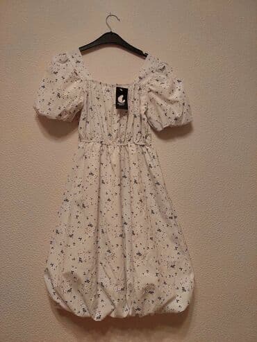 Yenidir,etiketli Ağ rəngdə, xırda qara çiçək naxışlı qadın paltarı lalafo.az -da Yenidir,etiketli Ağ rəngdə, xırda qara çiçək naxışlı qadın paltarı