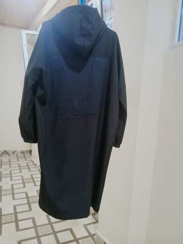 Qara rəngli uzun kapüşonlu üst geyim - Model: uzun kəsimli lalafo.az -da Qara rəngli uzun kapüşonlu üst geyim - Model: uzun kəsimli