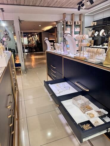 Zərgərlik və aksessuar vitrini və mağaza avadanlıqları 3500 manata lalafo.az -da Zərgərlik və aksessuar vitrini və mağaza avadanlıqları 3500 manata