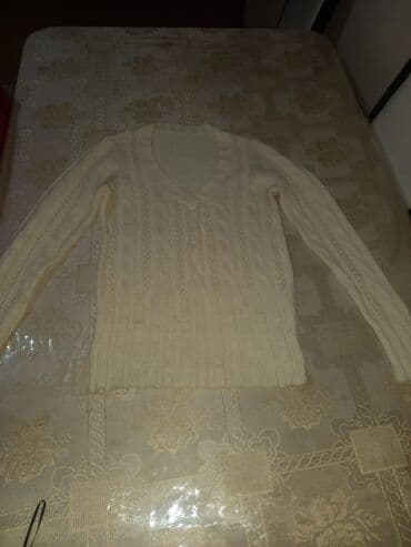 Ağ rəngli qadın sviteri 40_42 - Model: V-yaxa, uzunqol - Naqış lalafo.az -da Ağ rəngli qadın sviteri 40_42 - Model: V-yaxa, uzunqol - Naqış