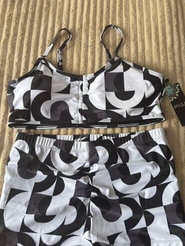 Qara-ağ qrafik naxışlı iki hissəli kupalnik Tezedi, razmer m-xl uygun lalafo.az -da Qara-ağ qrafik naxışlı iki hissəli kupalnik Tezedi, razmer m-xl uygun