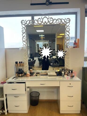 İşlənmiş, Makiyaj üçün masa, Güzgülü lalafo.az -da İşlənmiş, Makiyaj üçün masa, Güzgülü