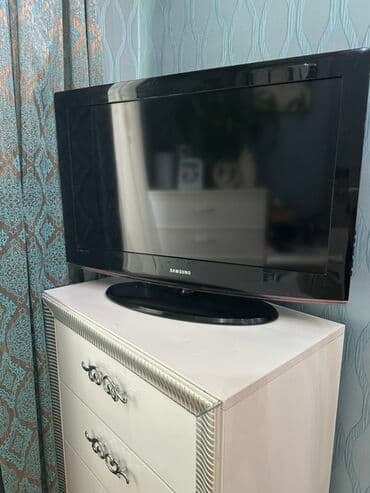 Samsung markalı qara rəngli düz ekranlı televizor. Bu model evdə lalafo.az -da Samsung markalı qara rəngli düz ekranlı televizor. Bu model evdə