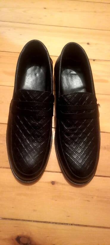 Təzədi çox ucuz qiymətədi 42 razmerdi lalafo.az -da Təzədi çox ucuz qiymətədi 42 razmerdi