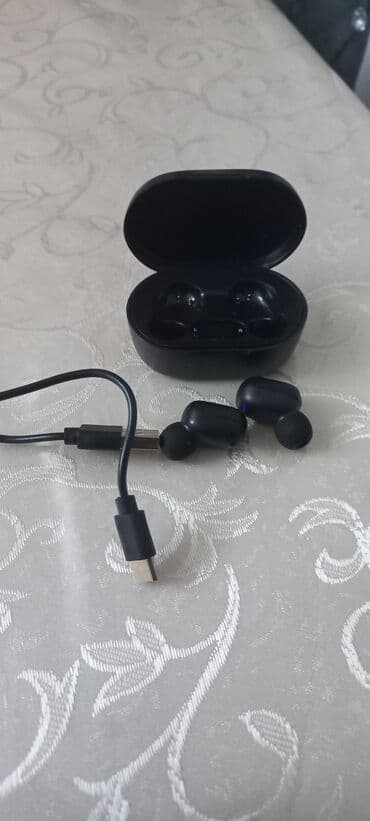 Nauşnik Air Pods yenidi işlənməyib zaryatkasi karobkasi var. Qiymət lalafo.az -da Nauşnik Air Pods yenidi işlənməyib zaryatkasi karobkasi var. Qiymət