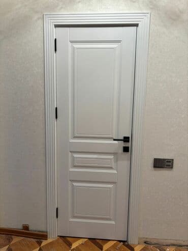 Ağ rəngli interyer qapısı – klassik dizaynlı, panellı model. - Rəng lalafo.az -da Ağ rəngli interyer qapısı – klassik dizaynlı, panellı model. - Rəng