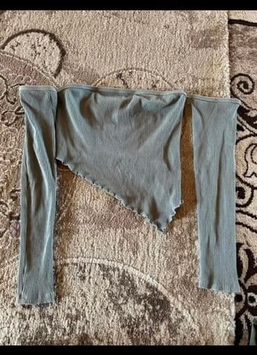 Bershka crop. Cox az geyinilib. M razmerdi lalafo.az -da Bershka crop. Cox az geyinilib. M razmerdi