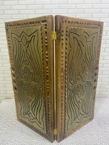 Dəbilqələr: Əl işləri oymalı taxta nərd-taxta dəsti - Material: tam ağac (taxta) lalafo.az -da — 1 Dəbilqələr: Əl işləri oymalı taxta nərd-taxta dəsti - Material: tam ağac (taxta) — 1