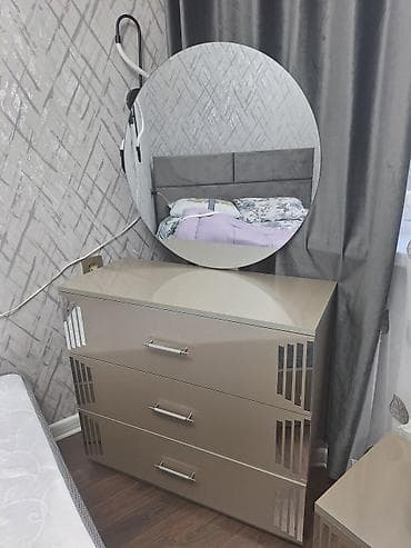 Mebellə dəst: güzgülü komod - Dairəvi, iri ölçülü divar güzgüsü – lalafo.az -da Mebellə dəst: güzgülü komod - Dairəvi, iri ölçülü divar güzgüsü –