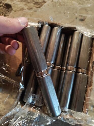 Dəmir darvaza petləsi təzədiristifadə olunmayıb. Qutuda 10 ədəddir lalafo.az -da Dəmir darvaza petləsi təzədiristifadə olunmayıb. Qutuda 10 ədəddir