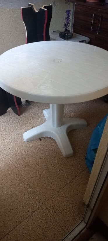 Balkon masası, İşlənmiş, Açılmayan, Oval masa lalafo.az -da Balkon masası, İşlənmiş, Açılmayan, Oval masa