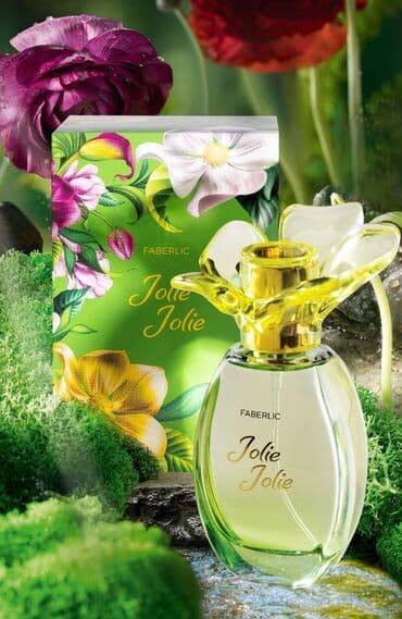 Nəhəng, geniş bir dünyanın qarşısında kövrək bir qız. Ona qarşı lalafo.az -da Nəhəng, geniş bir dünyanın qarşısında kövrək bir qız. Ona qarşı