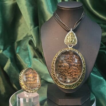 Dəstə daxildir: Boyunbağı, Üzük, Kulon, Gümüş, 925 Əyar lalafo.az -da Dəstə daxildir: Boyunbağı, Üzük, Kulon, Gümüş, 925 Əyar