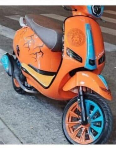 Rəngli şəhər skuteri - Korpus: parlaq narıncı rəngdə, mavi vurğular lalafo.az -da Rəngli şəhər skuteri - Korpus: parlaq narıncı rəngdə, mavi vurğular