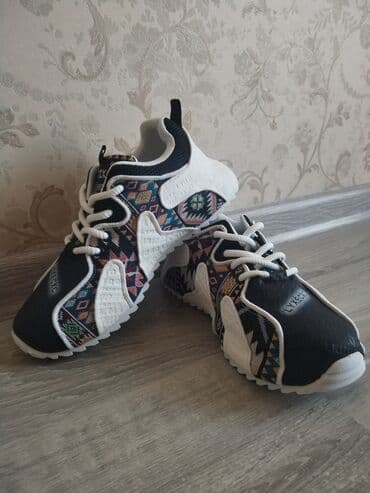 Ayaqabi satlir 41 razmer yeni alinib geyinilmiyib qiymet 35m lalafo.az -da Ayaqabi satlir 41 razmer yeni alinib geyinilmiyib qiymet 35m