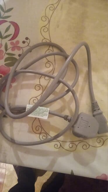 Kompyuter qida kabeli satılır.Uzunlugu 2 metrə yaxındır.Metro lalafo.az -da Kompyuter qida kabeli satılır.Uzunlugu 2 metrə yaxındır.Metro