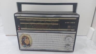 Sovet istehsalı radio (Model: VEF202). Məkanın retro dizaynı üçün lalafo.az -da Sovet istehsalı radio (Model: VEF202). Məkanın retro dizaynı üçün