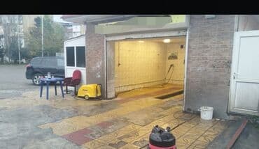 Xalqlar dostluğu metrosunun yaxınlığında, binaların ortasında yolun lalafo.az -da Xalqlar dostluğu metrosunun yaxınlığında, binaların ortasında yolun