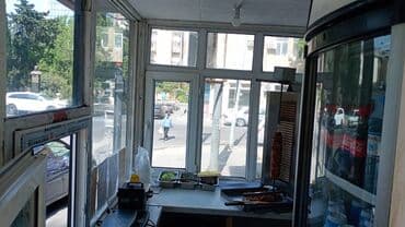 Гаражи: Küçə küncündə yerləşən, vitrinli, üçtərəfli şüşələrlə işıqlı köşk at lalafo.az — 3 Гаражи: Küçə küncündə yerləşən, vitrinli, üçtərəfli şüşələrlə işıqlı köşk — 3