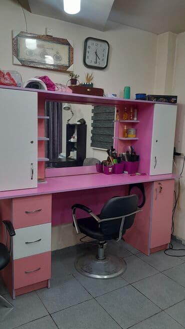 Gözəllik salonu üçün işçi masası - Geniş güzgülü iş stolu: yuxarı lalafo.az -da Gözəllik salonu üçün işçi masası - Geniş güzgülü iş stolu: yuxarı