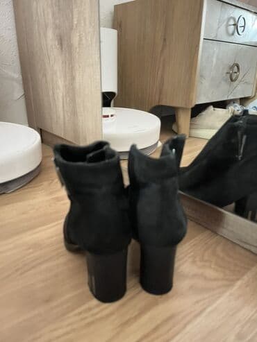 Qadın botları – qara rəng, yan tərəfdən fermuarlı - Model: qısa lalafo.az -da Qadın botları – qara rəng, yan tərəfdən fermuarlı - Model: qısa