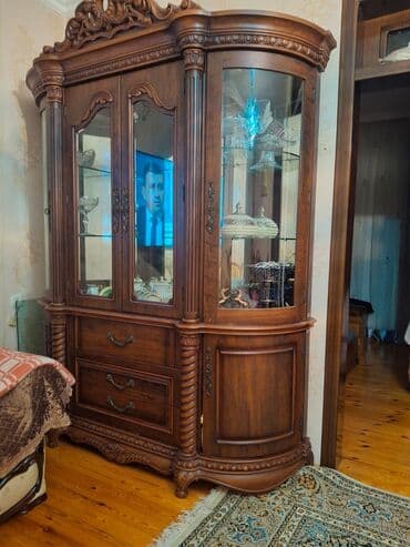 Klassik üslubda vitrinli bufet - Material: keyfiyyətli ağac (massiv lalafo.az -da Klassik üslubda vitrinli bufet - Material: keyfiyyətli ağac (massiv