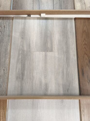 Ağ-boz çalarda, taxta teksturasını təbii şəkildə əks etdirən laminat lalafo.az -da Ağ-boz çalarda, taxta teksturasını təbii şəkildə əks etdirən laminat