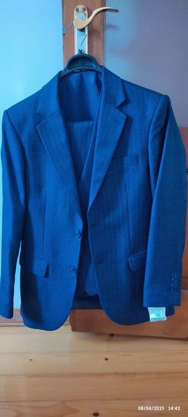 Kişi kostyumu, cəmi 1 dəfə geyilib toya 3-4 saatlıq. heçbir ləkə lalafo.az -da Kişi kostyumu, cəmi 1 dəfə geyilib toya 3-4 saatlıq. heçbir ləkə