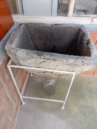 Daş yemlik/ovucluq – metal ayaqlı - Material: Təbii daşdan yonulmuş lalafo.az -da Daş yemlik/ovucluq – metal ayaqlı - Material: Təbii daşdan yonulmuş