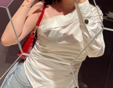 Qadınlar üçün birqollu, asimmetrik ağ bluz. - Dizayn: Sağ çiyin açıq lalafo.az -da Qadınlar üçün birqollu, asimmetrik ağ bluz. - Dizayn: Sağ çiyin açıq