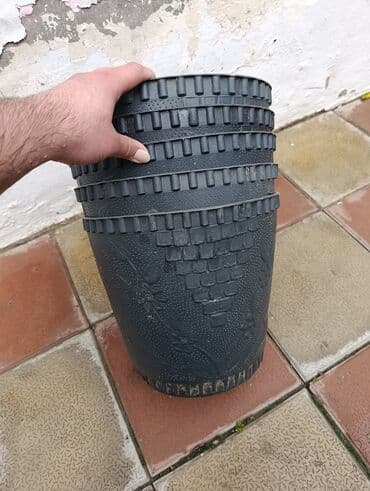 Gul Qablari Vedrə . Yaxsi Veziyyetde. 6 Eded Var. Biri 3 azn. Unvan lalafo.az -da Gul Qablari Vedrə . Yaxsi Veziyyetde. 6 Eded Var. Biri 3 azn. Unvan