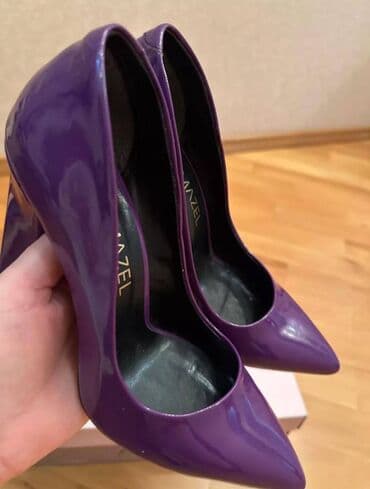 Bənövşəyi laklı qadın tuflisi - Marka: Hazel (qutu üzərində “Poppy lalafo.az -da Bənövşəyi laklı qadın tuflisi - Marka: Hazel (qutu üzərində “Poppy