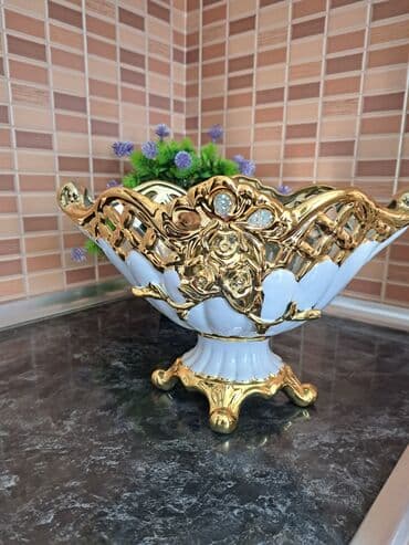 Zərif dizaynlı dekorativ porselen meyvə/qənnadı vazası lalafo.az -da Zərif dizaynlı dekorativ porselen meyvə/qənnadı vazası