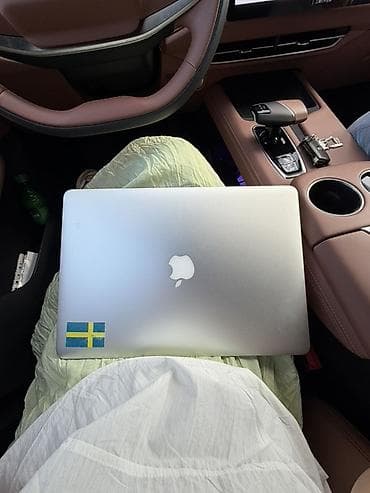 Apple MacBook Pro noutbuku - Korpus: alüminium, gümüş rəng; üst lalafo.az -da Apple MacBook Pro noutbuku - Korpus: alüminium, gümüş rəng; üst