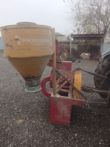 TEKYATAĞANLI markalı traktor qoşqusuna uyğun yem üyüdüb–qarışdıran və lalafo.az -da TEKYATAĞANLI markalı traktor qoşqusuna uyğun yem üyüdüb–qarışdıran və