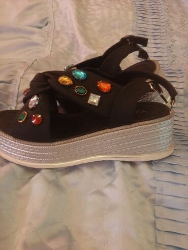 YuMeiYa qadın sandal modeli - Rəng: qara üstlük, gümüşü platforma - lalafo.az -da YuMeiYa qadın sandal modeli - Rəng: qara üstlük, gümüşü platforma -