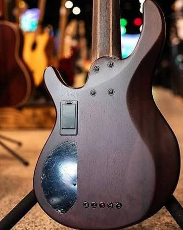 Bas gitaralar: 5 simli Bass Gitara satılır - Korpus: natural ağac naxışını göstərən lalafo.az -da — 2 Bas gitaralar: 5 simli Bass Gitara satılır - Korpus: natural ağac naxışını göstərən — 2