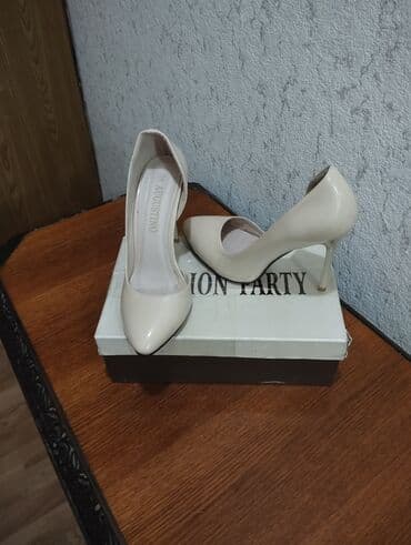 Brend: Augustino Model: Klassik qadın tuflisi Ölçü: 39 (içlikdə lalafo.az -da Brend: Augustino Model: Klassik qadın tuflisi Ölçü: 39 (içlikdə