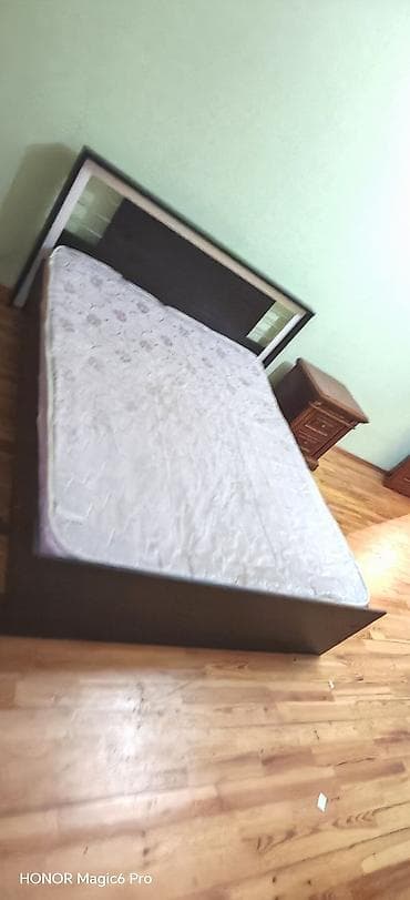 Taxt – 2×160 ölçü. - Rəng: tünd qəhvəyi çərçivə, başlıqda dekorativ lalafo.az -da Taxt – 2×160 ölçü. - Rəng: tünd qəhvəyi çərçivə, başlıqda dekorativ
