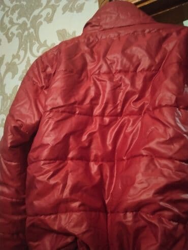 Qadınlar üçün qırmızı şişmə qısa gödəkçə - Rəng: tünd qırmızı/bordo - lalafo.az -da Qadınlar üçün qırmızı şişmə qısa gödəkçə - Rəng: tünd qırmızı/bordo -