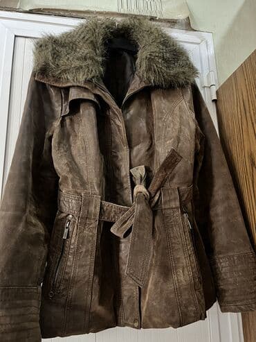 Təmiz dəri, Arma brendinə məxsus qalın, qışlıq üst geyimi. Ölçü 42,44 lalafo.az -da Təmiz dəri, Arma brendinə məxsus qalın, qışlıq üst geyimi. Ölçü 42,44