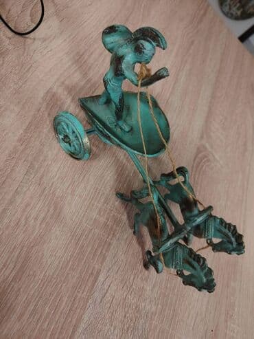 Patina ilə möhtəşəm bürünc heykəl — Troya döyüşçüsünü xatırladan lalafo.az -da Patina ilə möhtəşəm bürünc heykəl — Troya döyüşçüsünü xatırladan