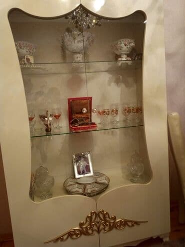 Şüşəli dolab vitrini, Yeni lalafo.az -da Şüşəli dolab vitrini, Yeni