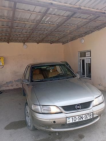 Opel Vectra: 1.8 л | 1997 г. 600560 км Седан at lalafo.az Opel Vectra: 1.8 л | 1997 г. 600560 км Седан